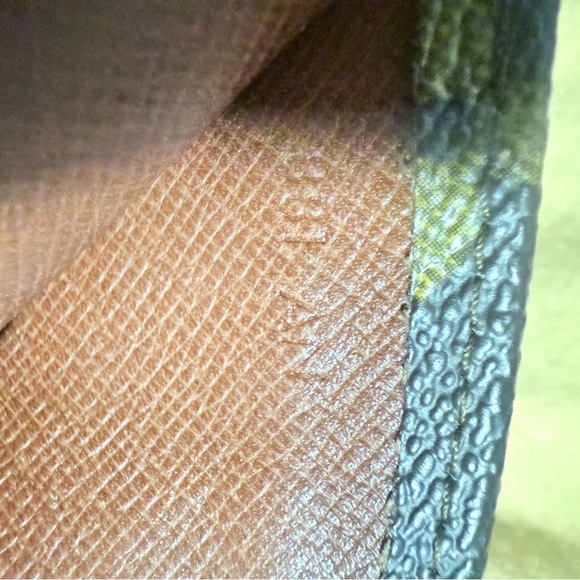 Authentic Louis Vuitton clutch - Picture 8 of 9